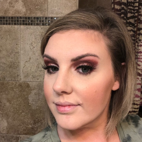 Meet your Posher, Kat - Picture 1 of 1